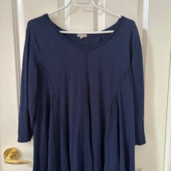 BeautifulNavy Blue Mododoc Tunic, Size Large - Picture 1 of 3